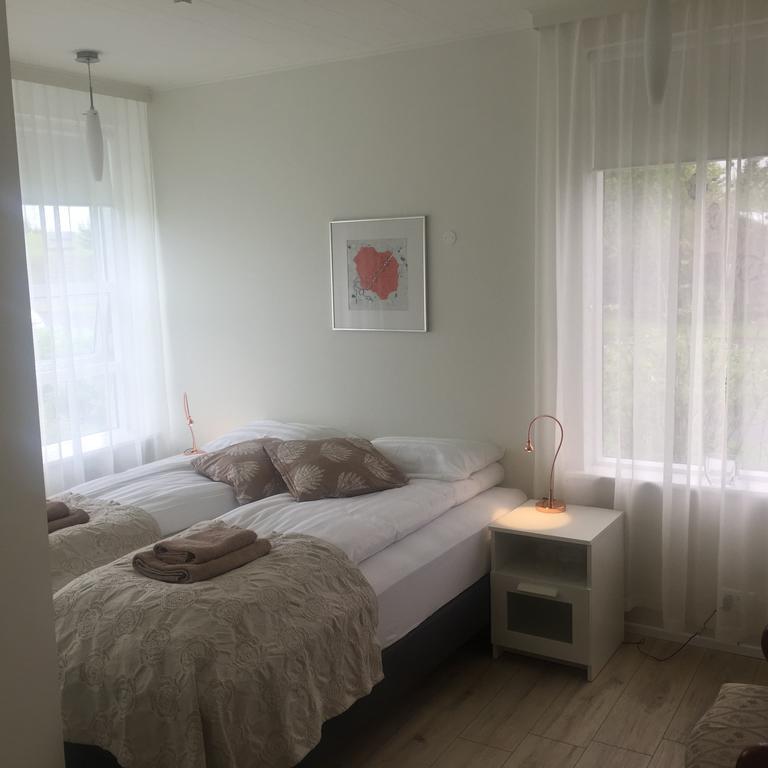 Hvita Husith, Kirkjubraut 48 Apartman Höfn Kültér fotó