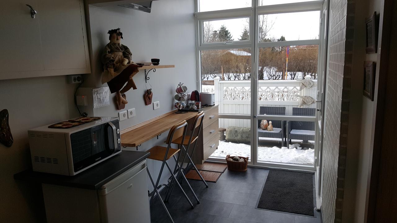 Hvita Husith, Kirkjubraut 48 Apartman Höfn Kültér fotó