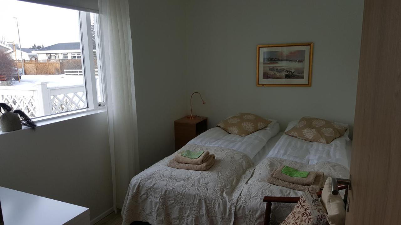 Hvita Husith, Kirkjubraut 48 Apartman Höfn Kültér fotó